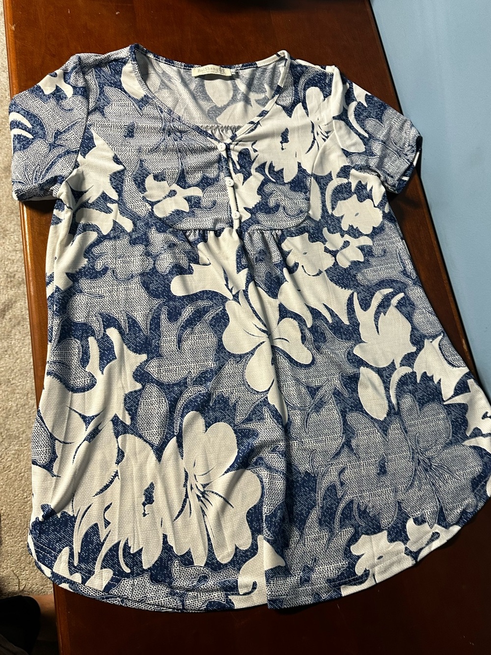 Women's Blue and White Floral Short-Sleeve Top